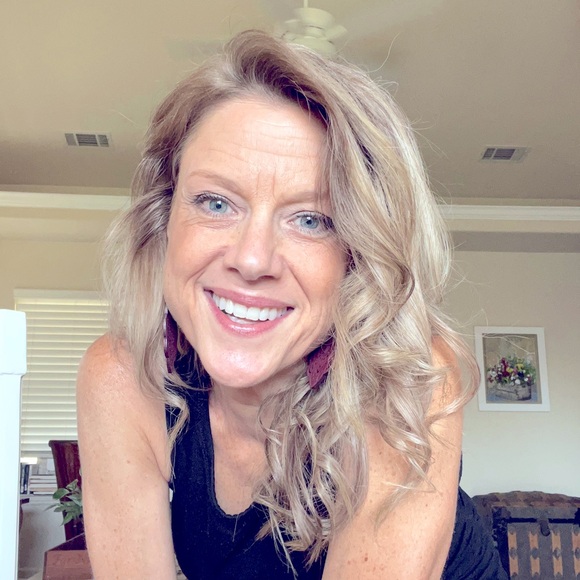 Meet your Posher, Stacey - Picture 2 of 3